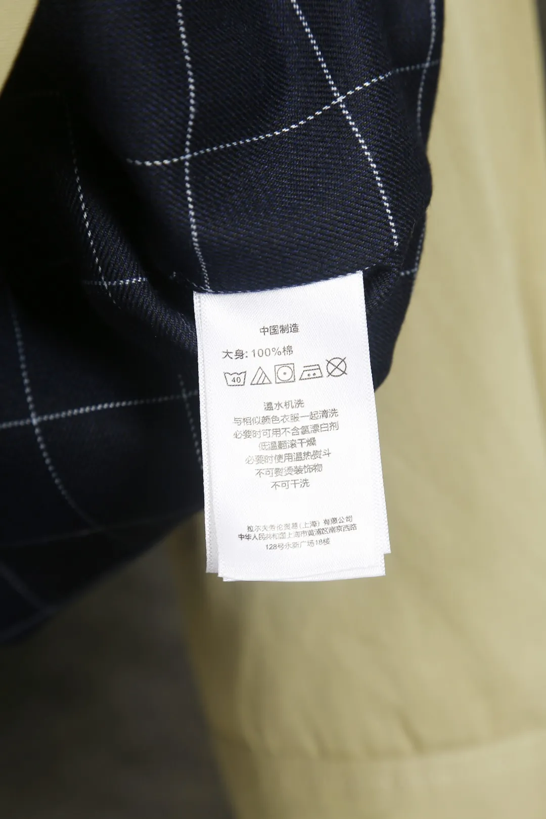 P330 Real photos [Evergreen for all seasons] Style number: 25028# (on sale all year round) Color: black/khaki/navy blue Size: S to XL - Ralph Lauren/Ralph Lauren Four Seasons evergreen classic 2.5 plaid lining contrast lapel veteran casual jacket - 40 count high density fine diagonal sand wash on the face 2.5 linear plaid lining ✅ - POLO brand zipper dark and light two-color buttons ✅ - Contrasting color fabric lapel with internal storage pocket ✅ -Ralph Lauren/Ralph Lauren Classic old cadre zipper jacket for men and women High-grade solid color plaid lining High-count smooth fabric Regular lapel hidden zipper version Elastic hem Casual style Very suitable for neutral wear Unisex Good for commuting Classic and durable